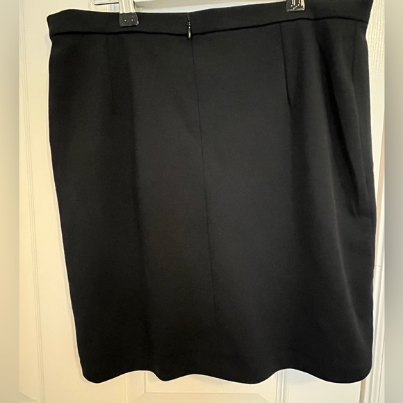 Jonathan F women black skirt. Size medium. - Picture 2 of 5